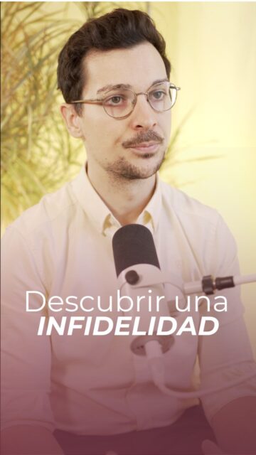 ¿Alguna vez has descubierto que tu pareja te era infiel? Es uno de los momentos más complejos que hay, independientemente de si había señales o no. Una parte de ti quiere saberlo todo, mientras la otra, no termina de creerse lo ocurrido.Donde había confianza, seguridad y planes de futuro ahora se sitúa la duda constante. Aunque intentes desconectar, la imagen de lo ocurrido siempre vuelve.#ConexoSexualidadyPareja#TerapiaDePareja#Relaciones Sanas#BienestarEnPareja