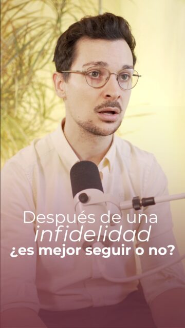 Después de una infidelidad, una parte de ti está enfada por la situación y quiere dejar la relación, mientras, otra parte de ti recuerda los momentos especiales que habéis compartido juntos y quiere dar una nueva oportunidad a la relación.No hay una respuesta buena o mala, pero si te digo algo seguro. Si te vas duele y si te quedas también duele. Algo que nunca puede perderse en este proceso, es escucharte.#ConexoSexualidadyPareja#TerapiaDePareja#Relaciones Sanas#BienestarEnPareja